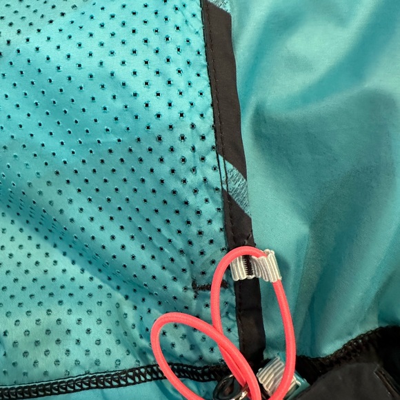 (2175) LULULEMON Back Pack It Jacket Sz 8 **LOVED** - Picture 11 of 16